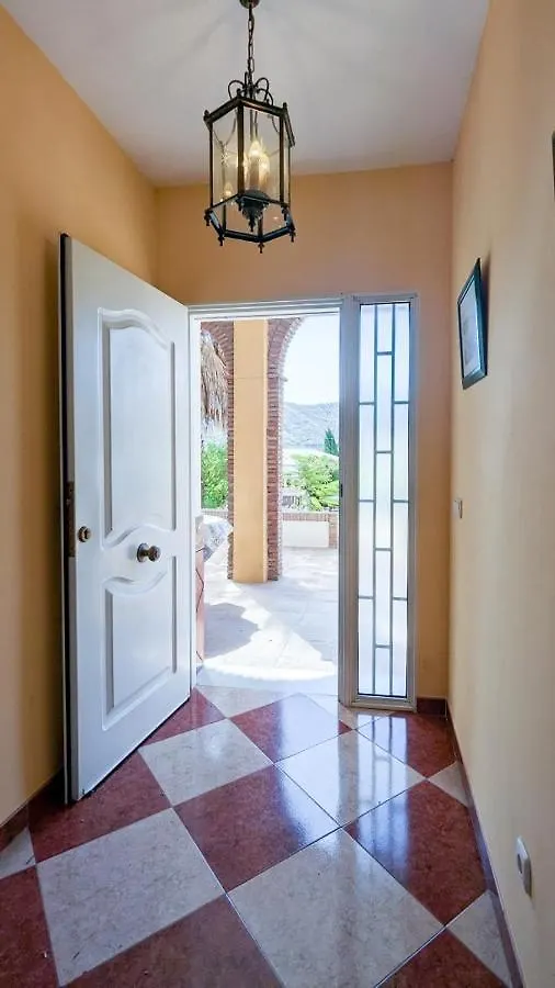 Vinuela Villa With Pool & Lake Views By Homing Hiszpania