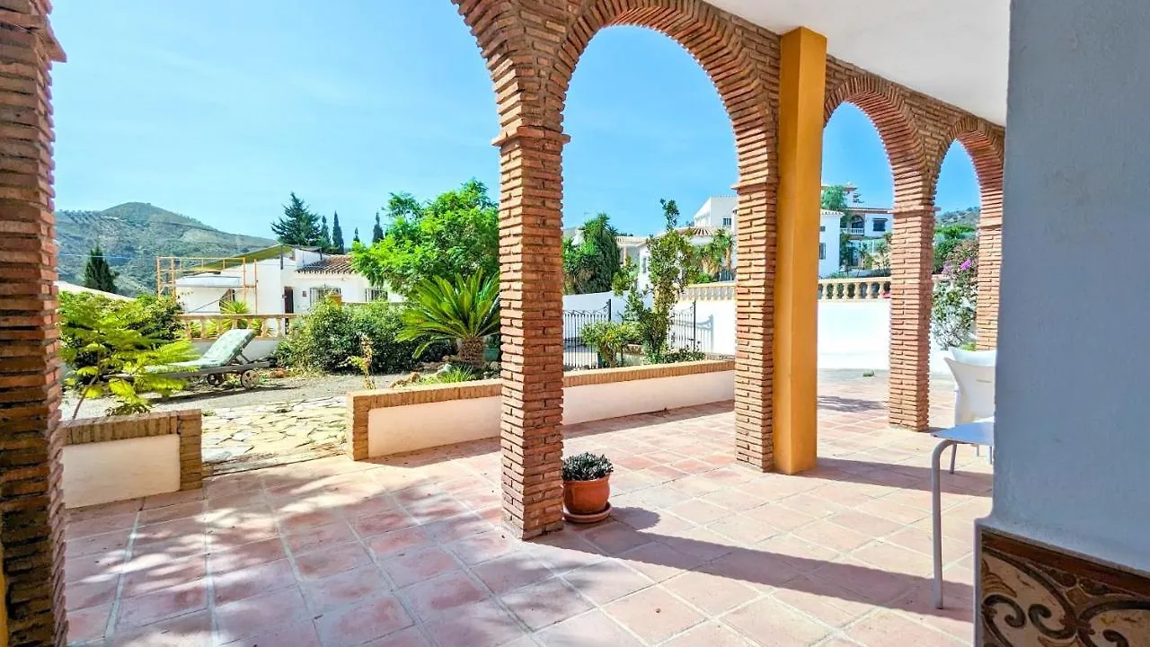 Vinuela Villa With Pool & Lake Views By Homing