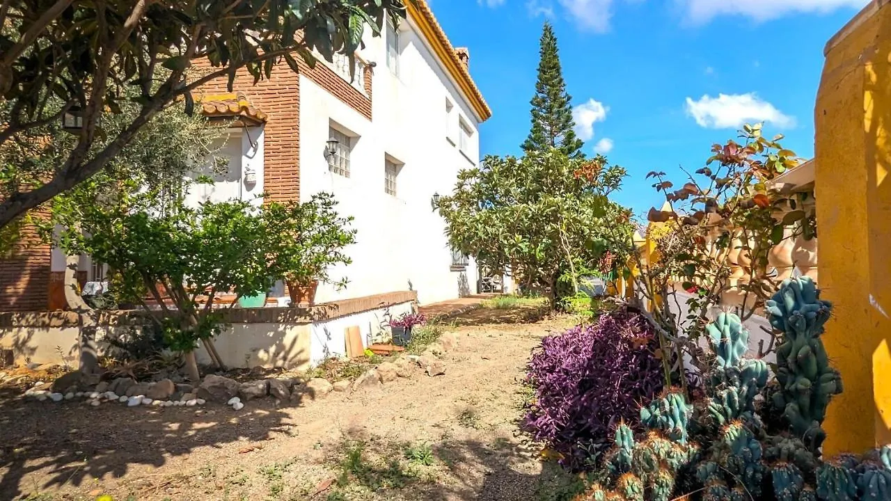 Domek alpejski Vinuela Villa With Pool & Lake Views By Homing
