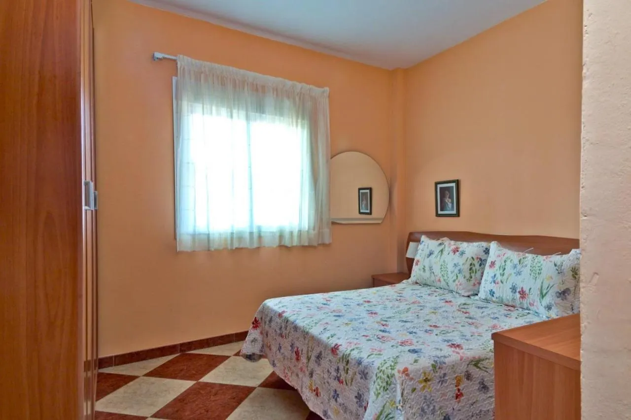 Vinuela Villa With Pool & Lake Views By Homing Chalet