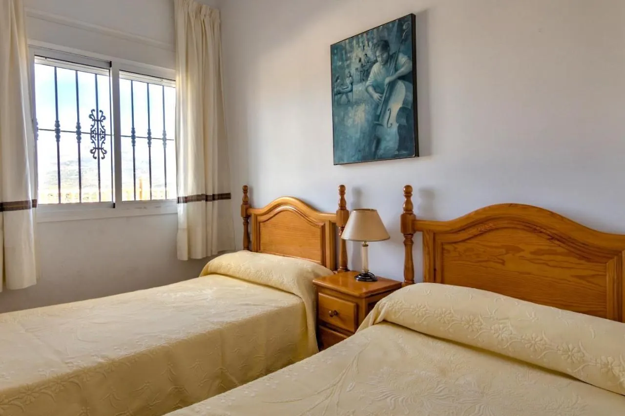 Vinuela Villa With Pool & Lake Views By Homing