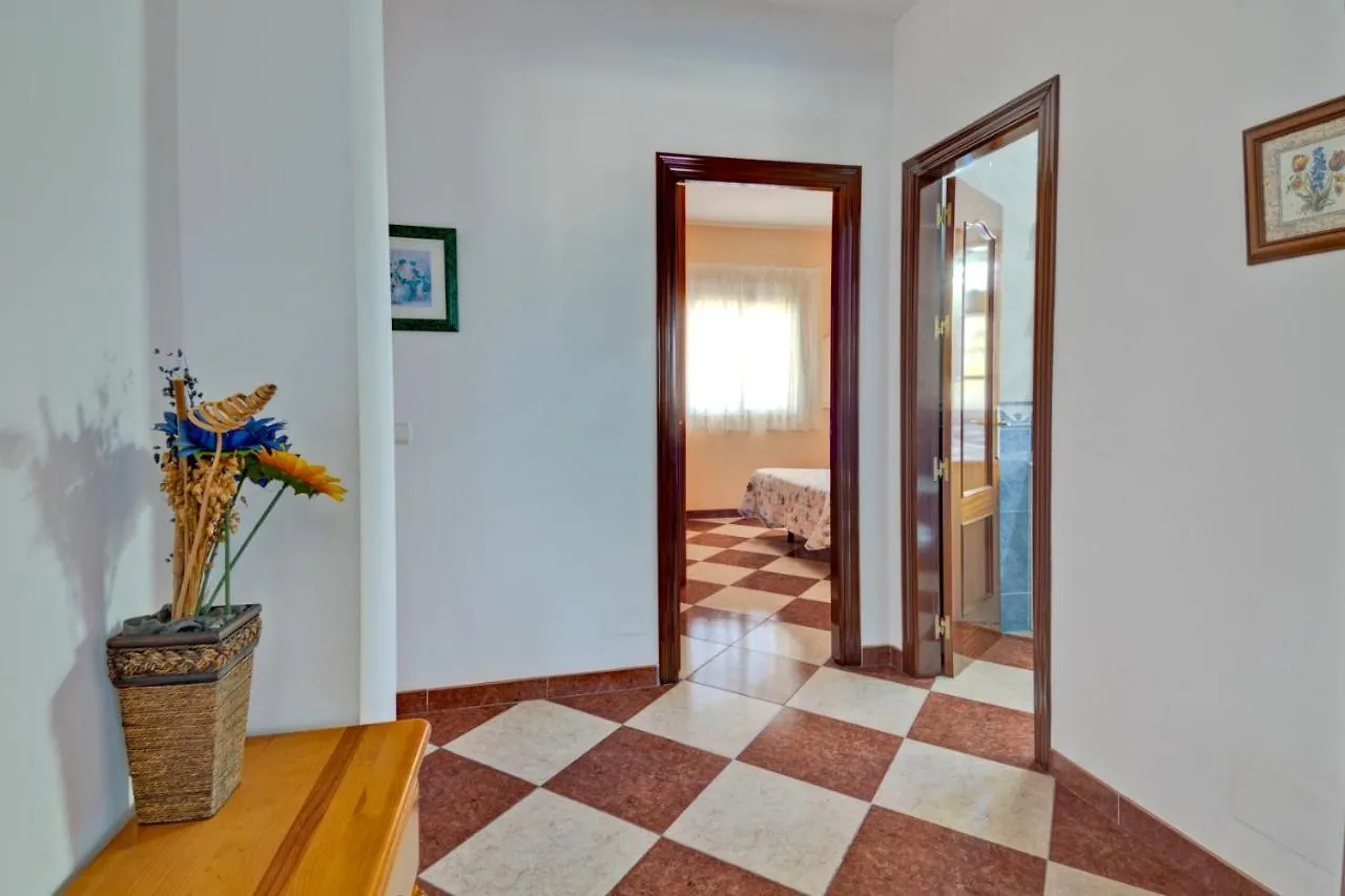 Vinuela Villa With Pool & Lake Views By Homing Chalet