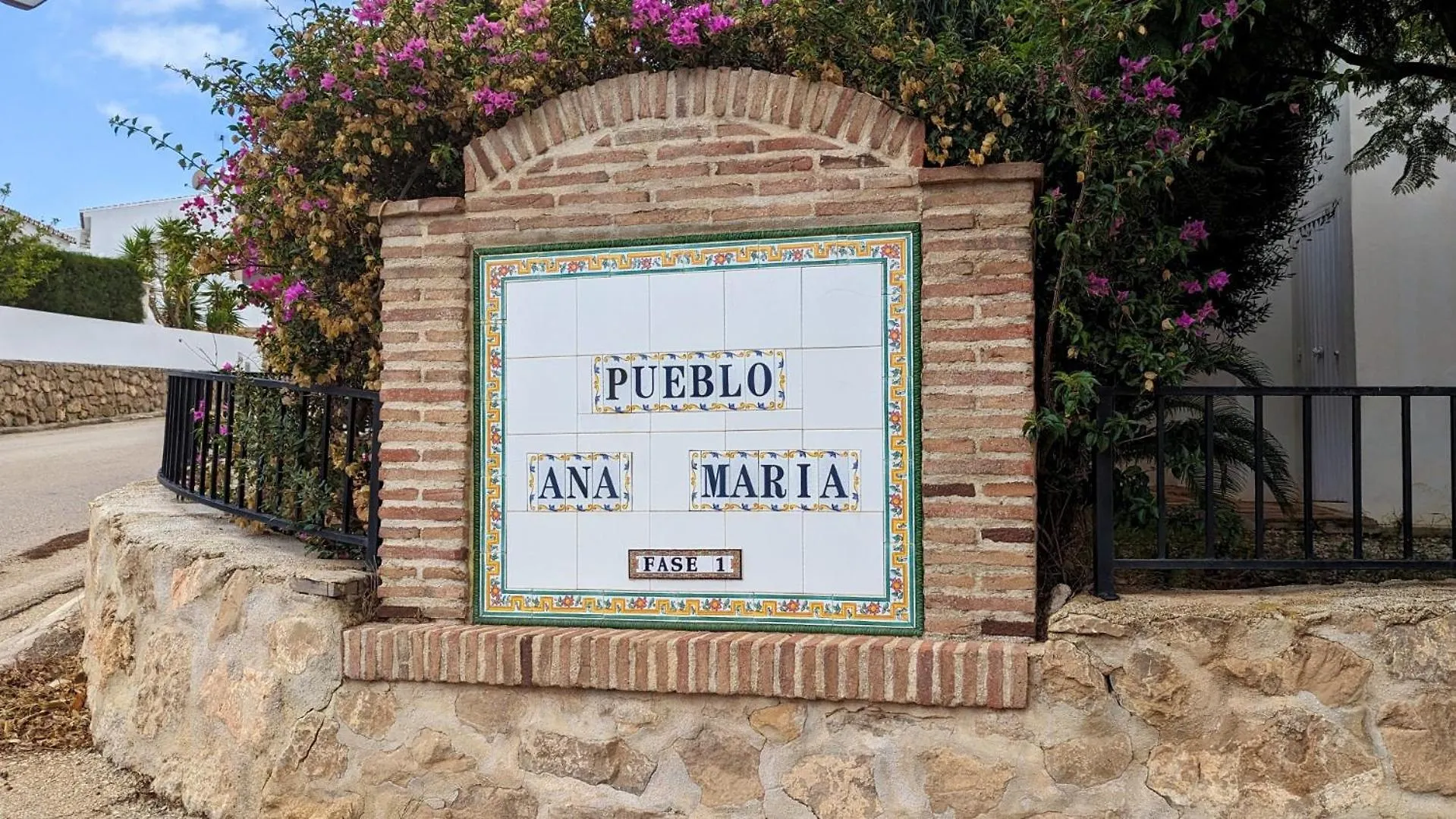 Vinuela Villa With Pool & Lake Views By Homing location